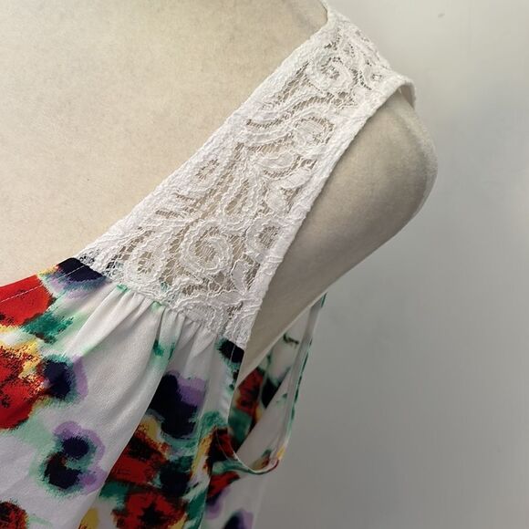 Kensie floral and lace button front sleeveless blouse Size M - Picture 4 of 9